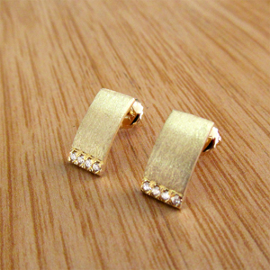 Realistic picture of 0.10ct Diamonds, Brushed Stone Finish, Rectangular Earrings