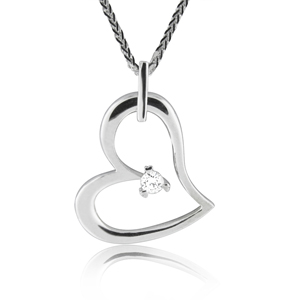 Heart pendant with one diamond