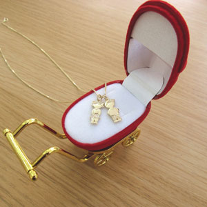 Additional image of Diamond 0.12ctw Mothe's Baby Girl Pendant in 14k Gold