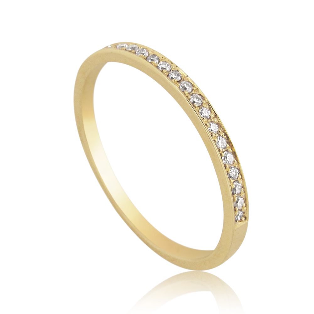 טבעת יהלומים דקה (חצי נישואין) משובצת שורה של 20 יהלומים