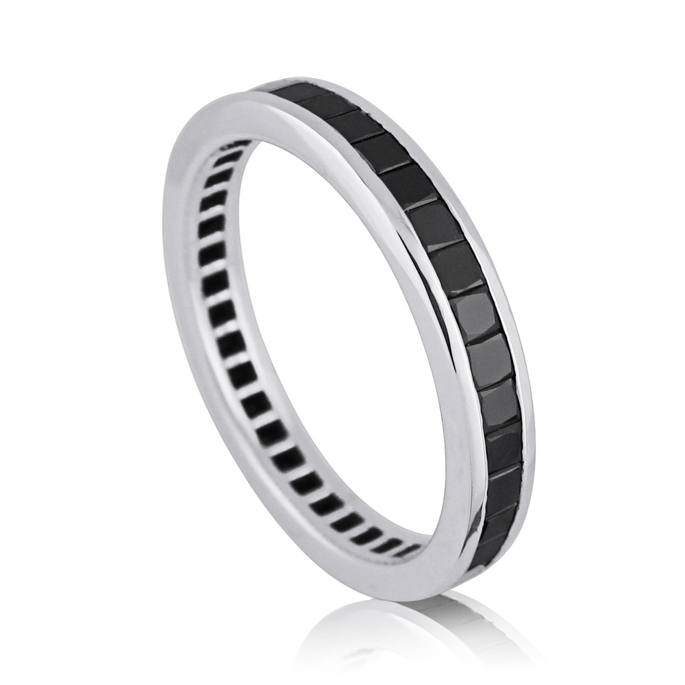 טבעת "גלגל" משובצת יהלומים מרובעים שחורים בשיבוץ מיוחד