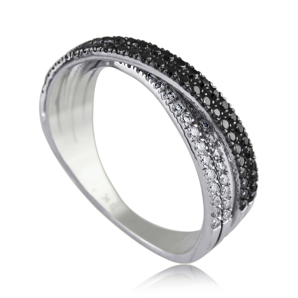 טבעת יהלומים משולבת יהלומים שחורים ולבנים