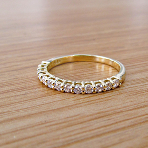 טבעת חצי נישואין דגם אדר - משובצת 13 יהלומים