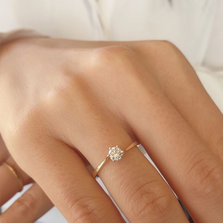 תמונה נוספת של התכשיט טבעת טוויסט משובצת יהלום 0.35 קראט