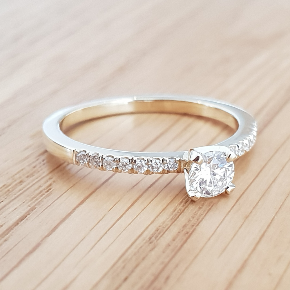 Realistic picture of A Classical Engagement Ring Studded With 0.40 CT