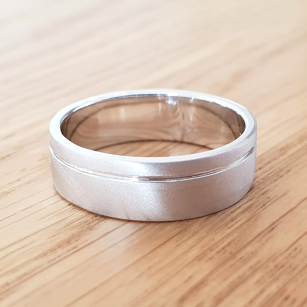 Realistic picture of 14k matte and shiny textures wedding ring