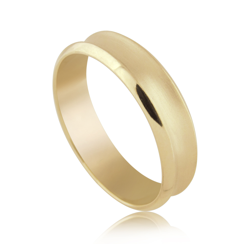טבעת נישואין בגימור מט במרכז ומבריק בצדדים