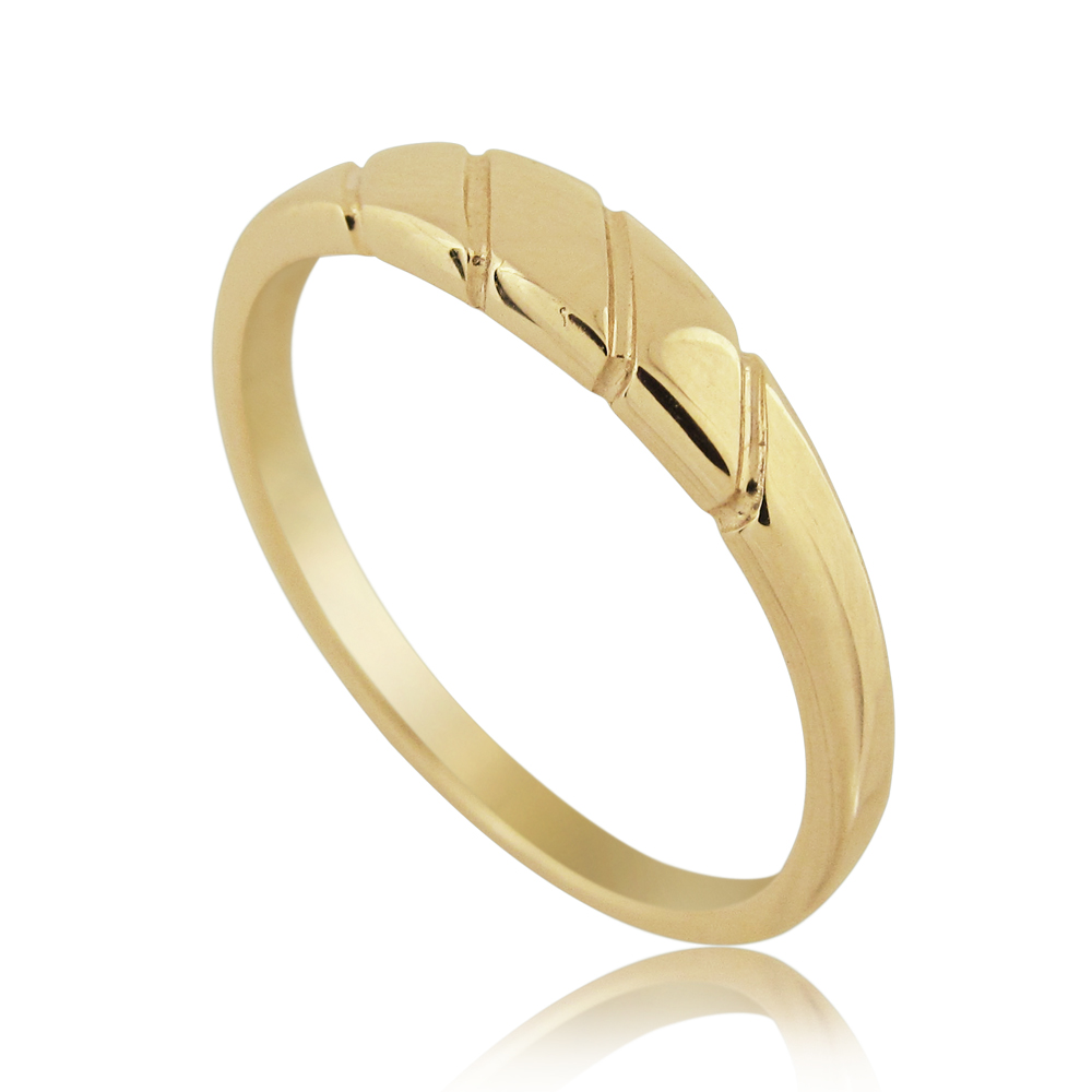Delicate elliptical wedding ring with four slots