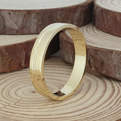 Realistic picture of 14K Yellow gold designed with one strip