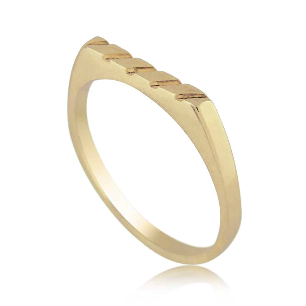 טבעת זהב דקה בסגנון חותם עם פסים אלכסוניים