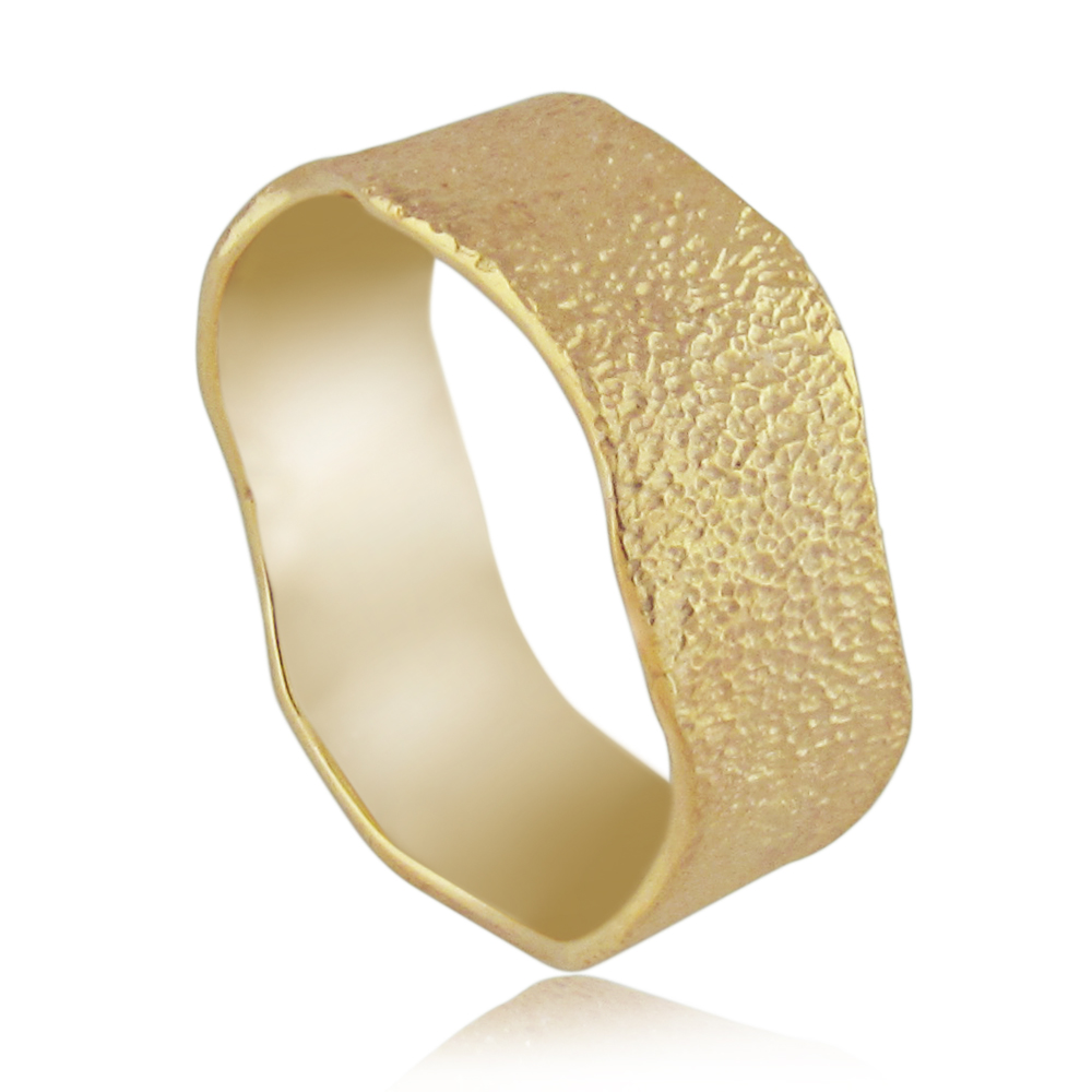 14k gold wedding ring with glitter and wavy border
