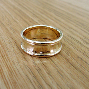 14K Yellow Gold Wide Shiny Hammered Design Ring