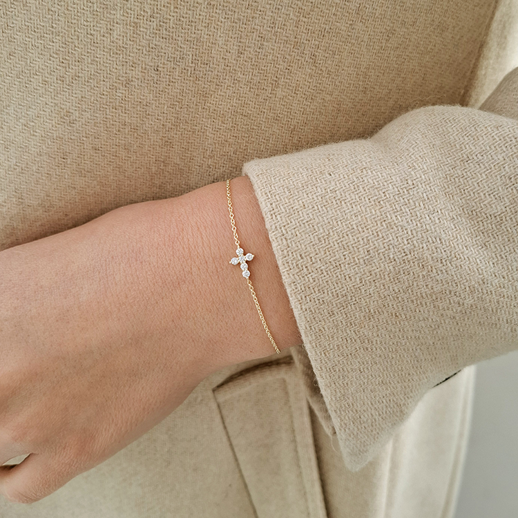 Realistic picture of Solid Gold Cross Bracelet with Natural Diamonds – Elegant Design & Perfect Gift
